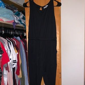 Sleeveless cropped leg romper